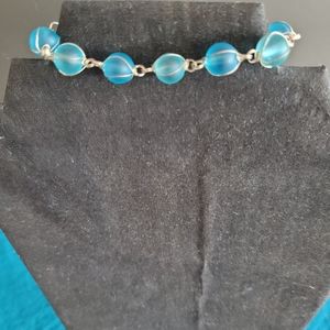 Glass bead bracelet blue